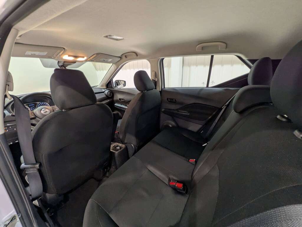 2024 Nissan Kicks S FWD White Val-David - photo #8