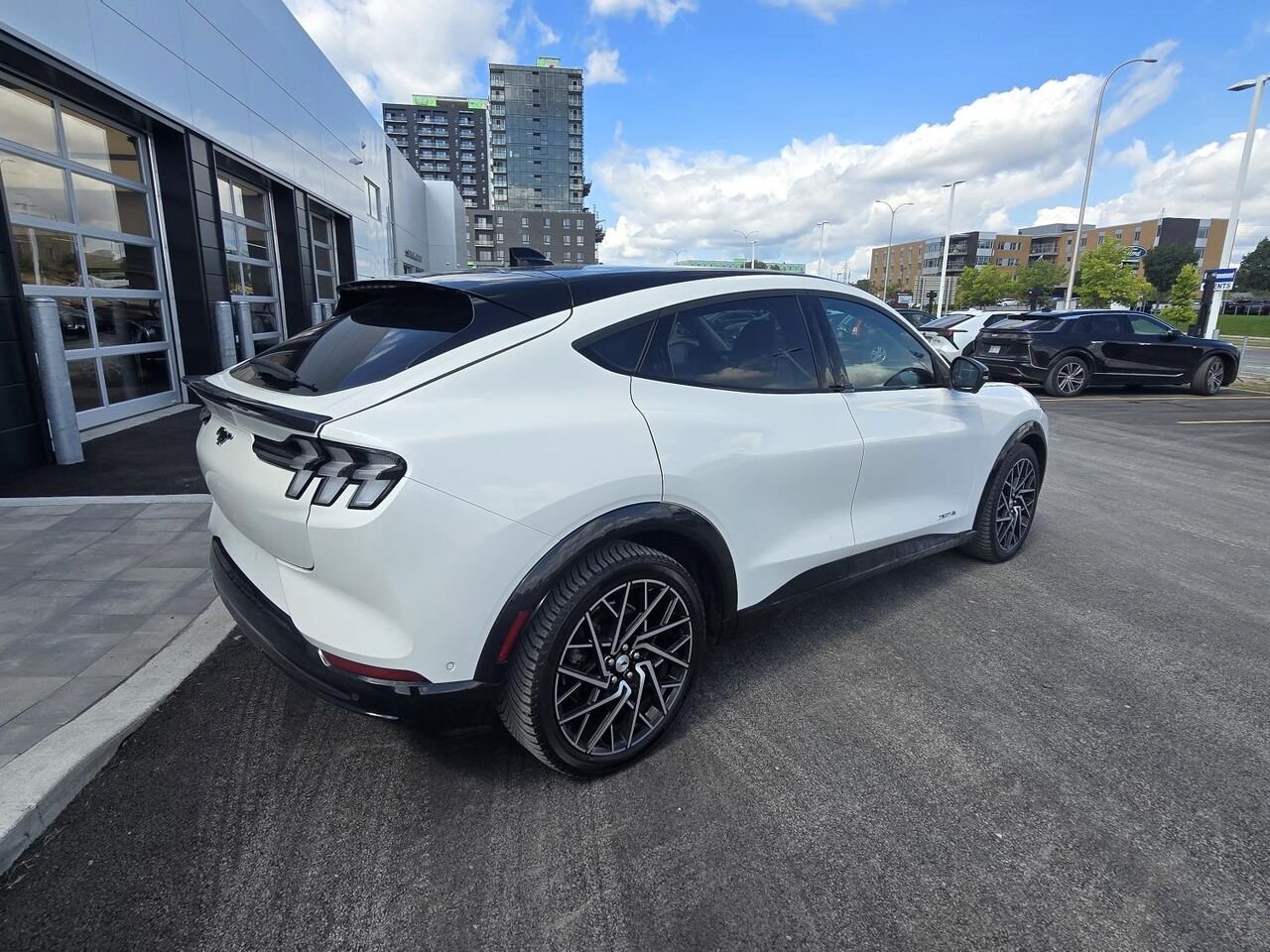 2022 Ford Mustang Mach-E Haut de gamme AWD White Laval - photo #4