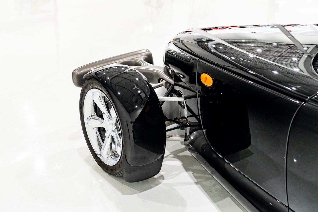 Plymouth Prowler Desirable Black Colour with only 7,611KM (4756mi) from new **PRICE IN USD** 1999 Noir Montréal - photo #52