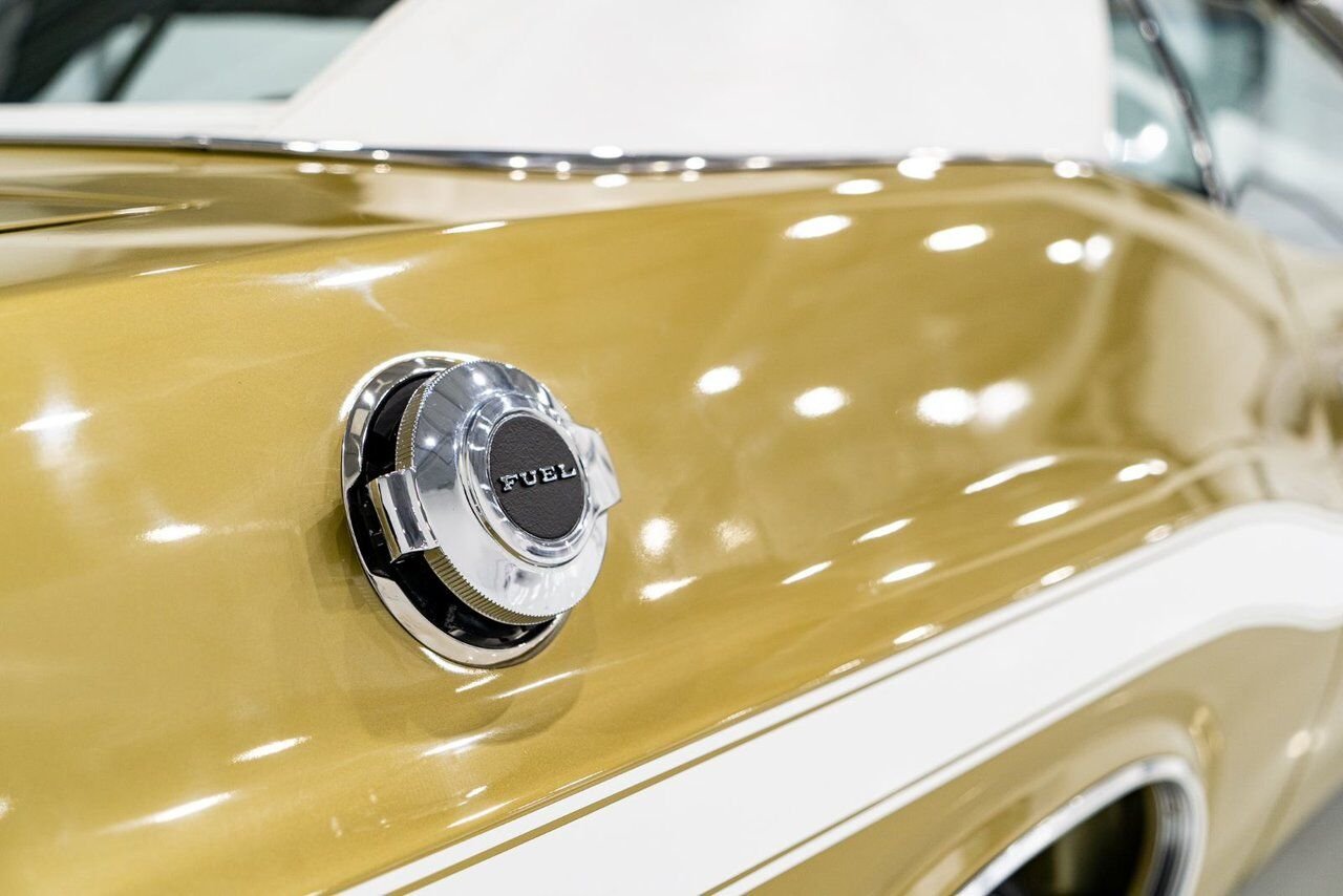 1971 Dodge Challenger *PRIX EN USD* Convertible Fully restored to desirable specifications Gold Montreal - photo #50