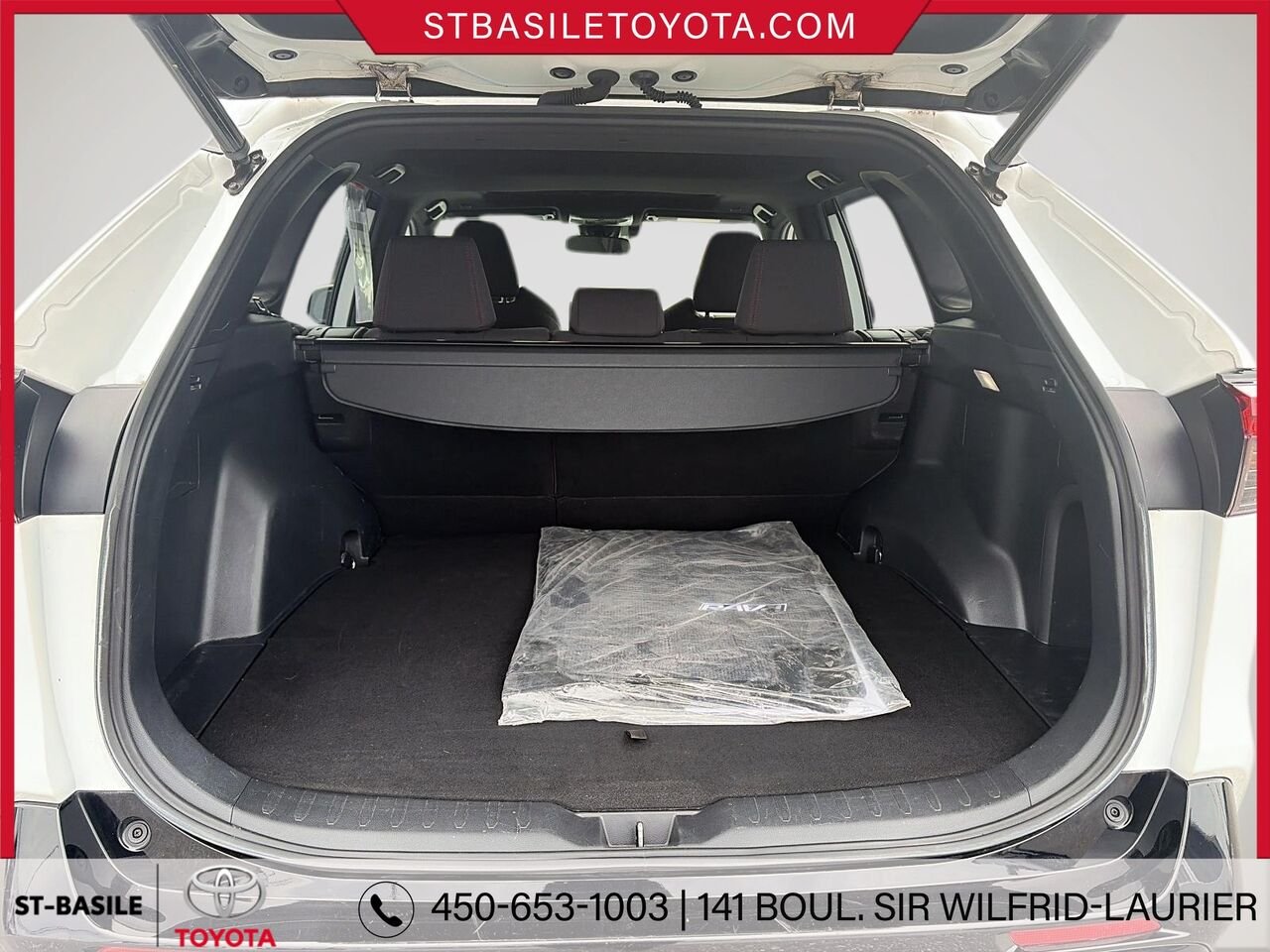 TOYOTA RAV4 PRIME 2023 Blanc Saint-Basile-le-Grand - photo #8