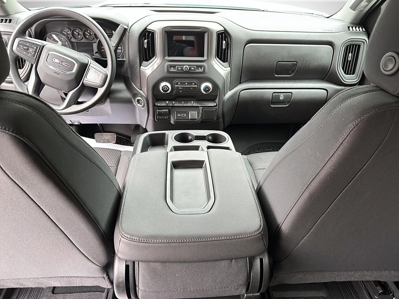 GMC Sierra 2500HD Pro cabine multiplace 4RM 159 po 2026 BLANC SOMMET Saint-Hyacinthe - photo #8