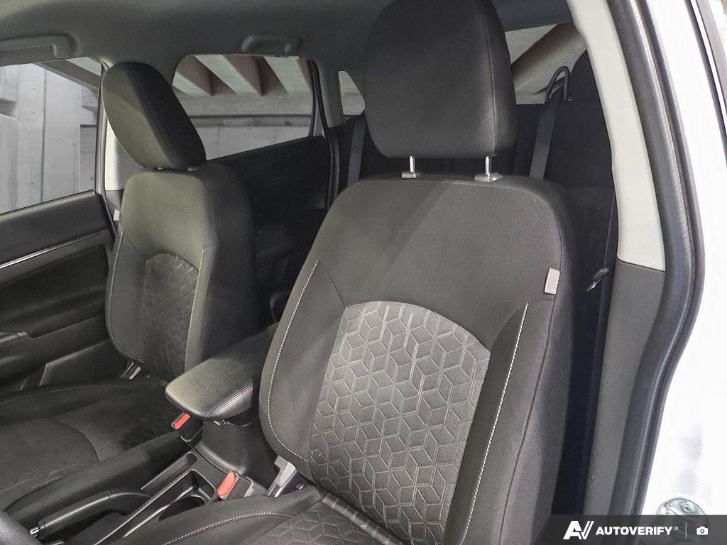 2025 Mitsubishi RVR 2602191A | ES White Edmonton - photo #19