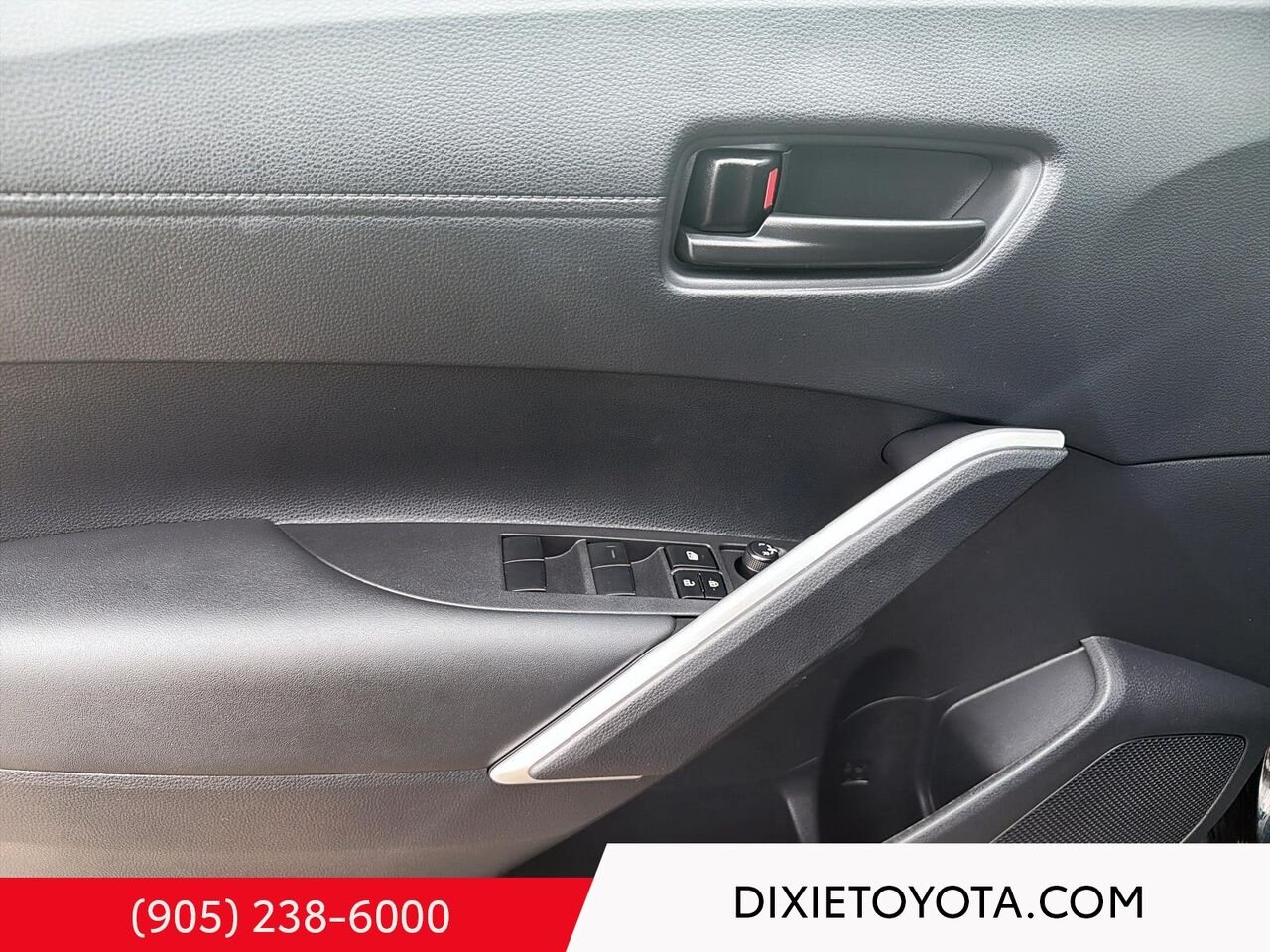 2024 Toyota Corolla Cross LE PREMIUM AWD / CLEAN CARFAX / HEATD SEATS / MOONROOF / ALLOY WHEELS / CARPLAY AND ANDROID AUTO Black Mississauga - photo #7