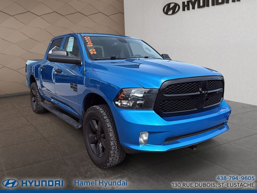 Ram 1500 Classic Express cabine d'équipe 4x4 caisse de 5 pi 7 po 2023 Bleu