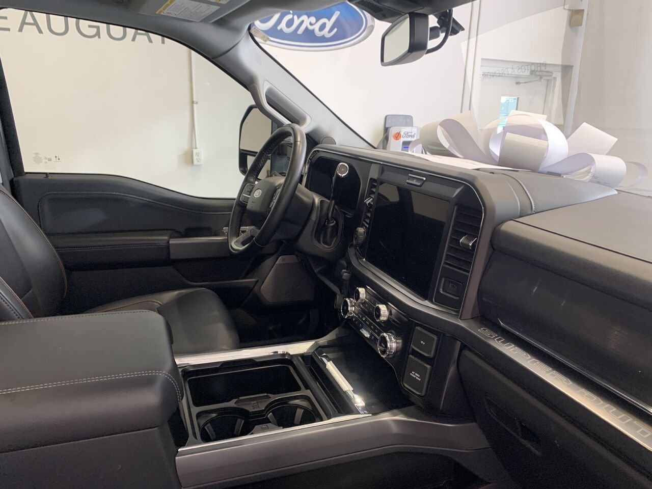 2025 Ford Super Duty F-250 SRW LARIAT LARIAT cabine 6 places 4RM caisse de 6,75 pi Grey Châteauguay - photo #23
