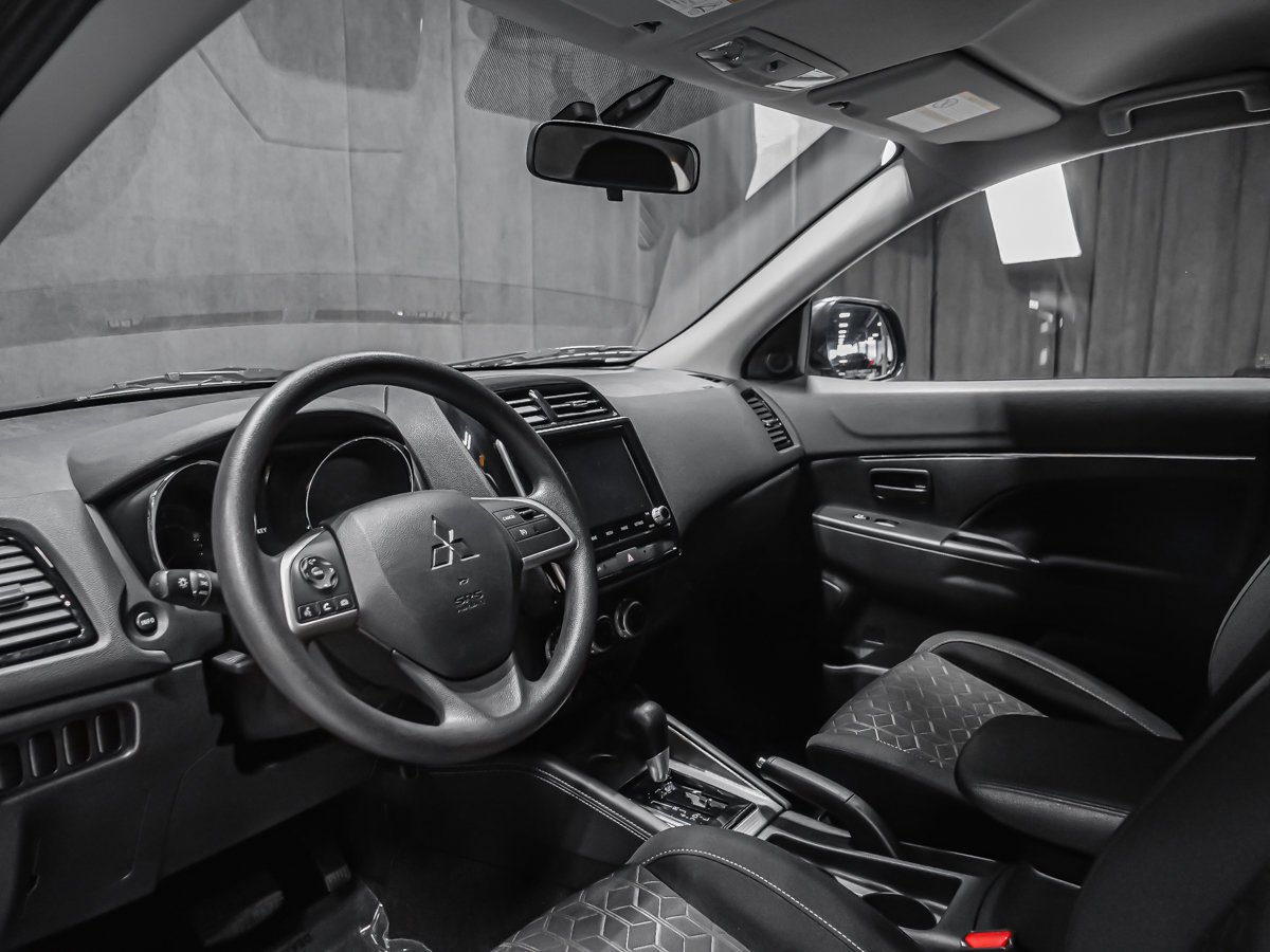 2025 Mitsubishi RVR ES FWD CARPLAY CAMÉRA SIÈGES CHAUFFANTS Grey Montreal - photo #5