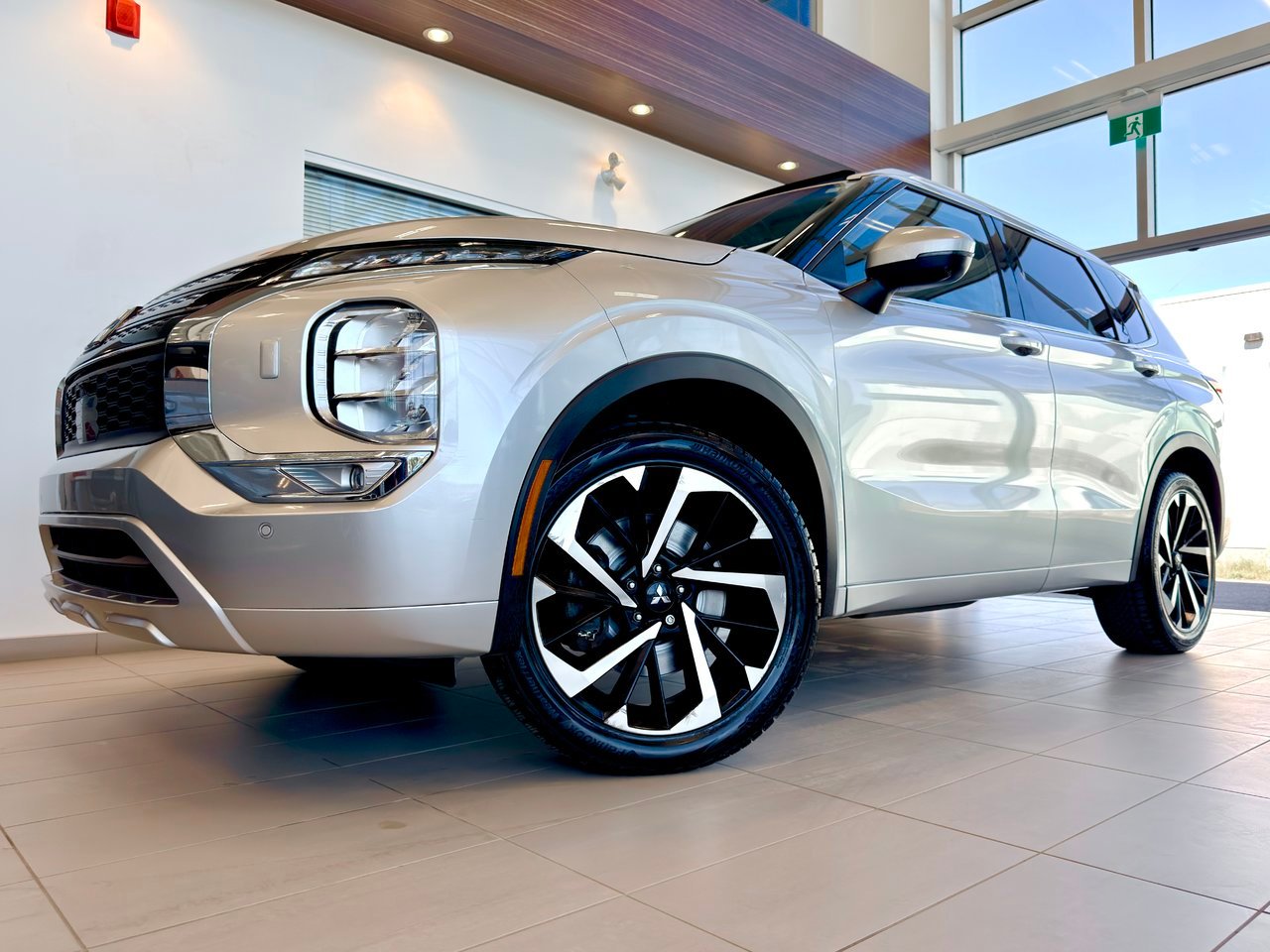 2023 Mitsubishi Outlander gray Notre-Dame-des-Prairies - photo #1