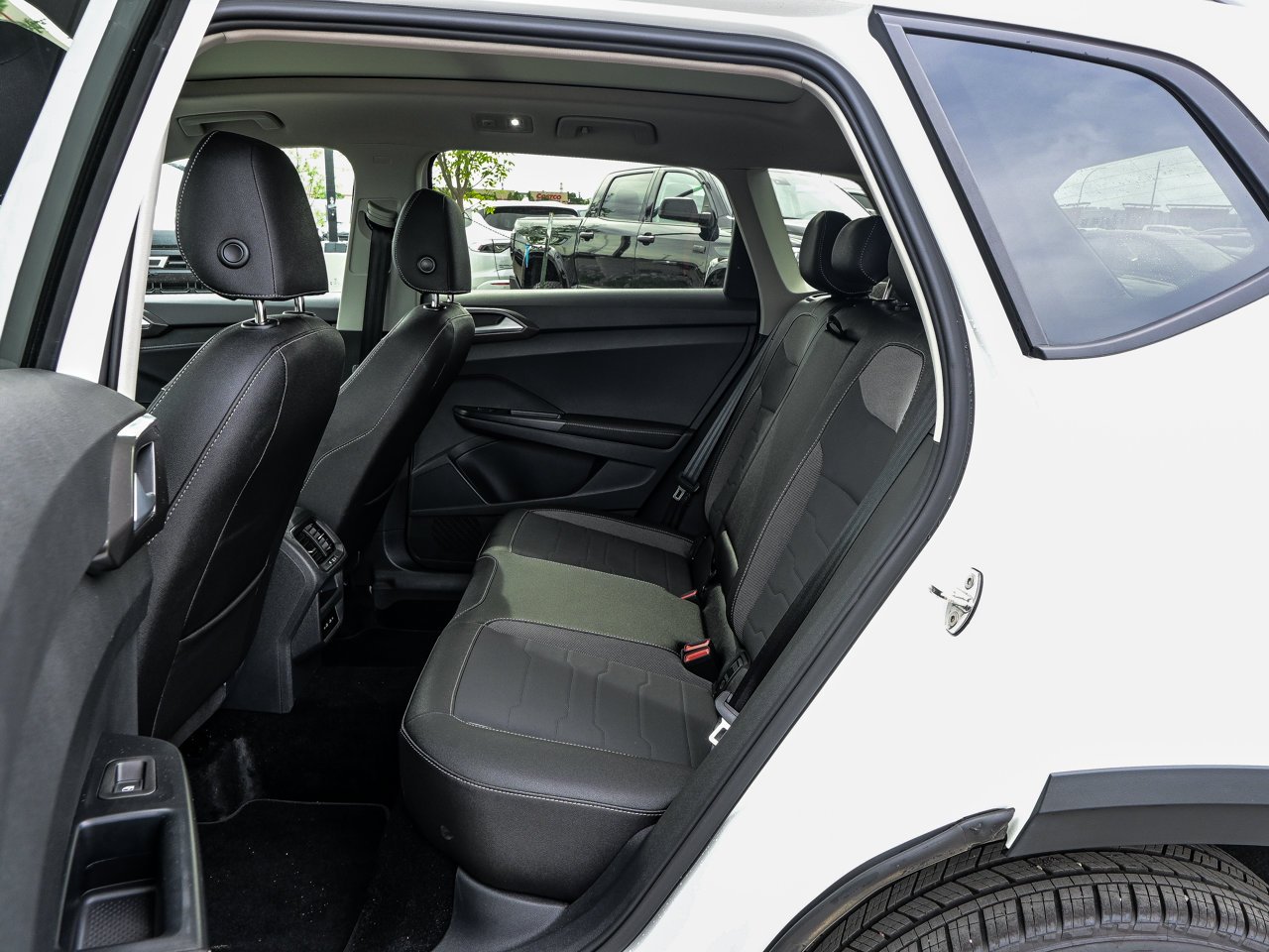 2026 Volkswagen Taos Comfortline Black Edition 4MOTION White Sherwood Park - photo #31