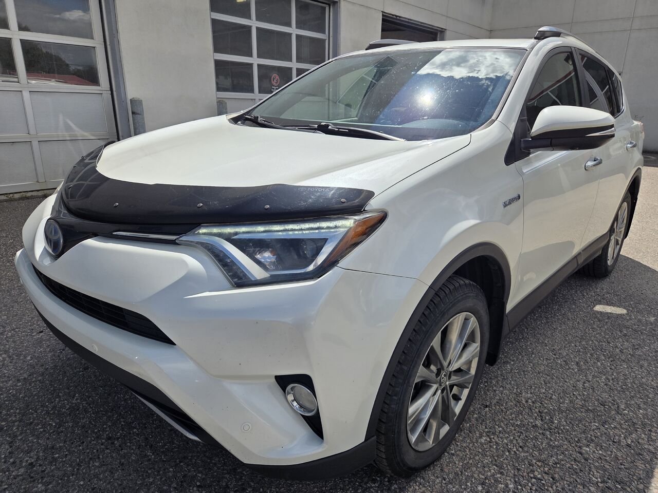 Toyota RAV4 Hybride 2017 Blanc Mont-Laurier - photo #0