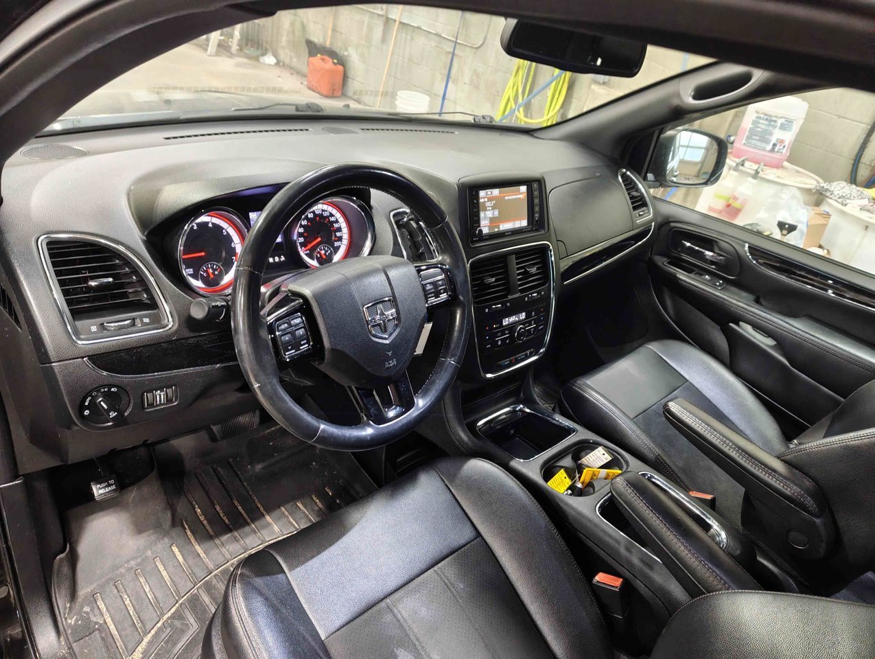 2020 Dodge Grand Caravan Premium Plus 2WD Black Sherwood Park - photo #6