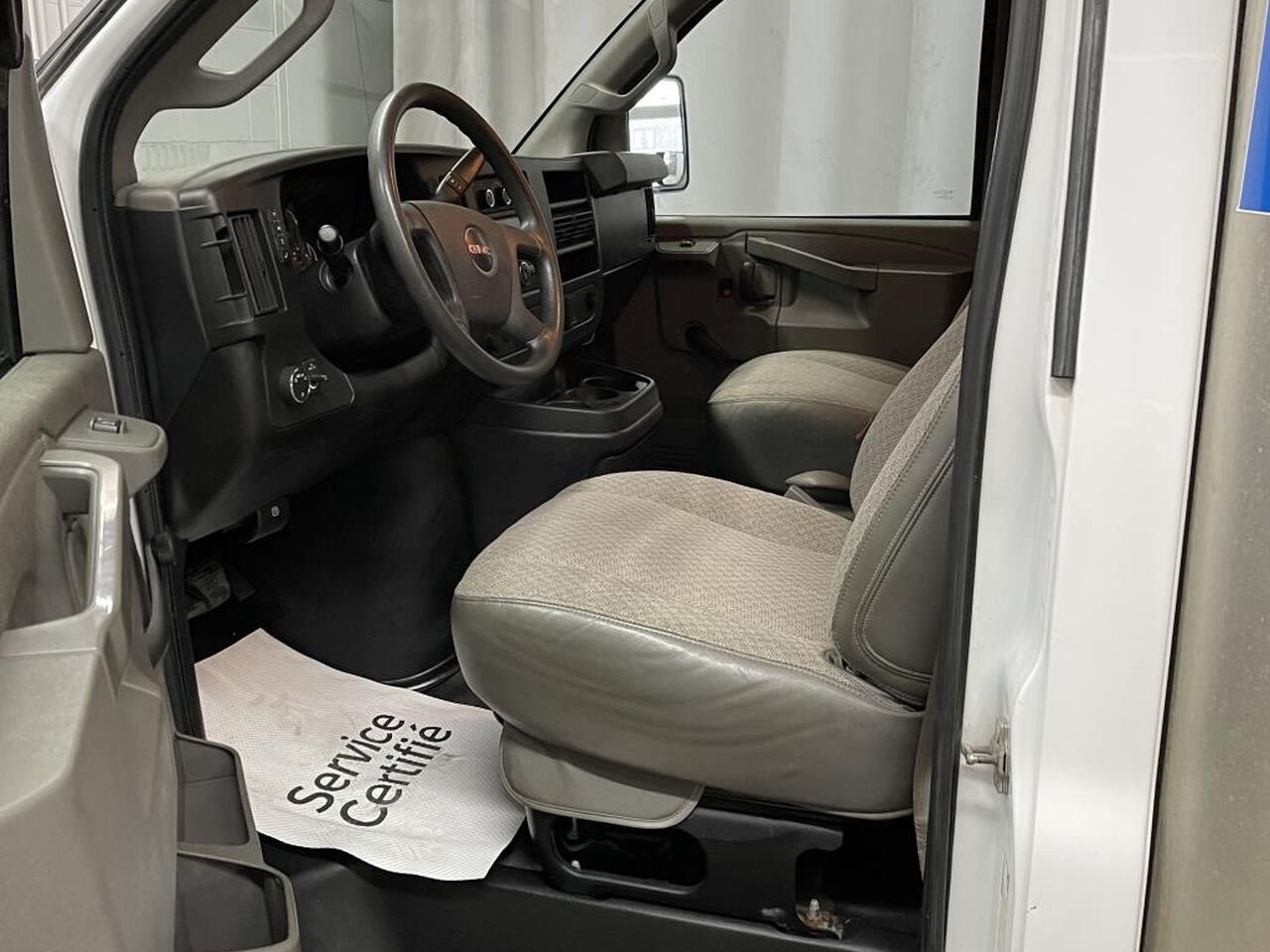 2019 GMC SAVANA FOURGONNETTE TRONQUÉE COMMERCIAL cube 14 pieds White Rivière-du-Loup - photo #14