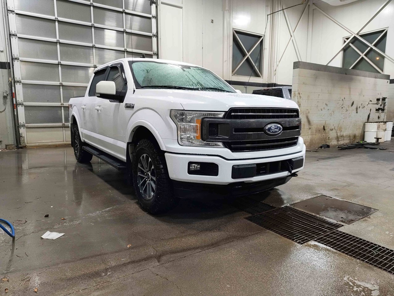 2019 Ford F-150 XLT 4WD SuperCrew 5.5' Box White Sherwood Park - photo #2