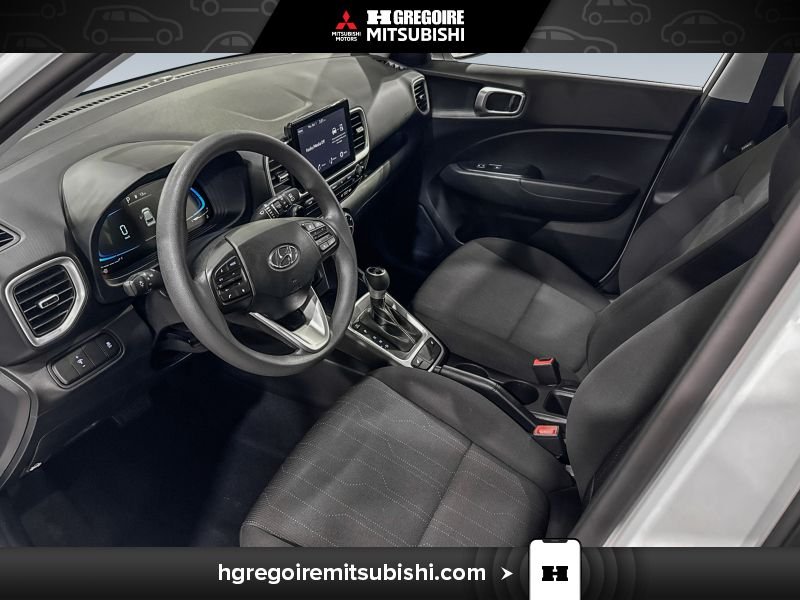 2025 Hyundai Venue White Laval - photo #23