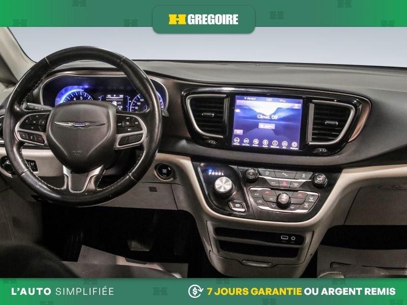 2020 Chrysler Pacifica Grey Saint-Eustache - photo #17