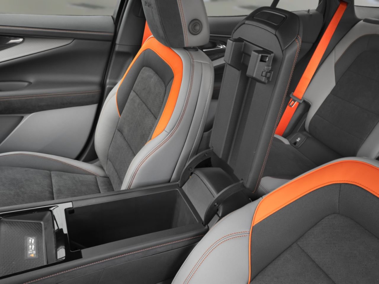 CHEVROLET BLAZER EV Traction intégrale 4 portes SS 2027 ORANGE HABANERO Sherbrooke - photo #9