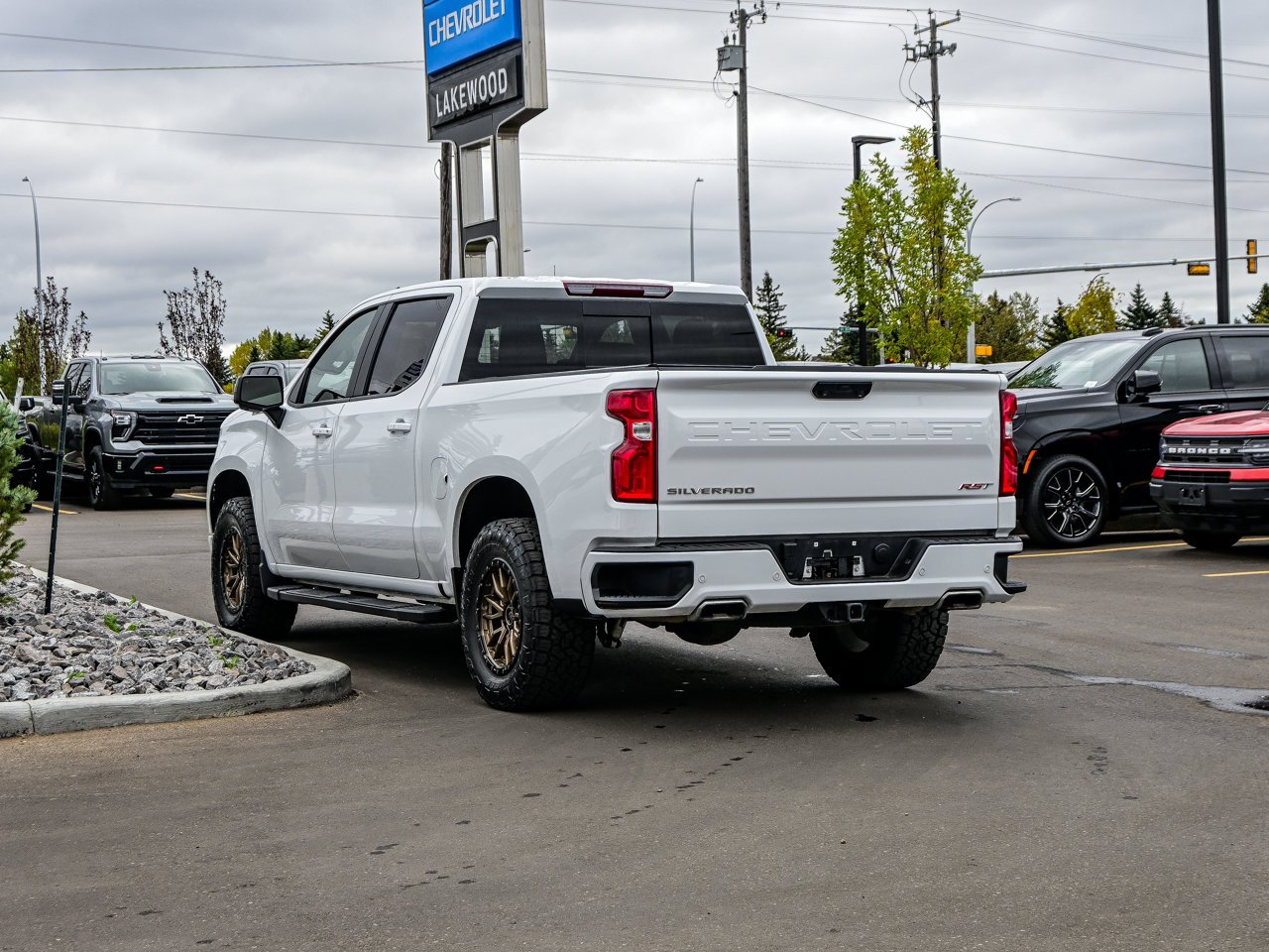 2026 Chevrolet Silverado 1500 4WD Crew Cab 147 RST White Sherwood Park - photo #10