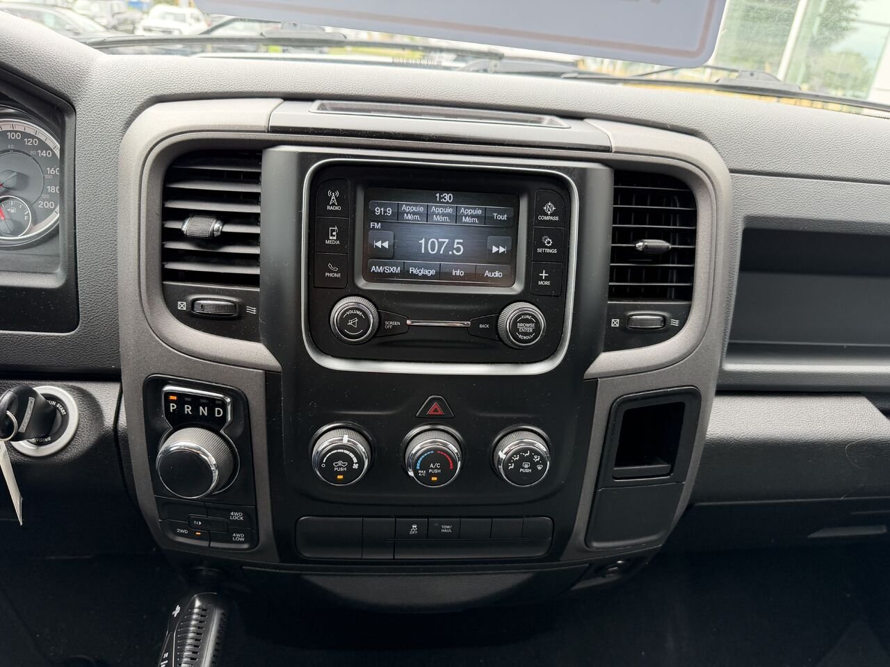 2019 Ram 1500 Classic White Saint-Eustache - photo #12