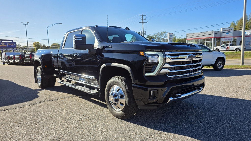 CHEVROLET Silverado 3500HD K3500 SILVERADO CREW CAB HIGH COUNTRY L/BOX DURAMAX DRW (3LZ) 2026 Noir Mont-Laurier - photo #2