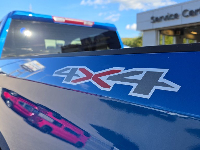 2023 Chevrolet Silverado 1500 Custom 4X4 Blue Mont-Laurier - photo #12