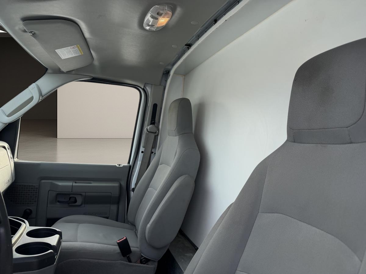 2021 Ford E-450 White  - photo #12