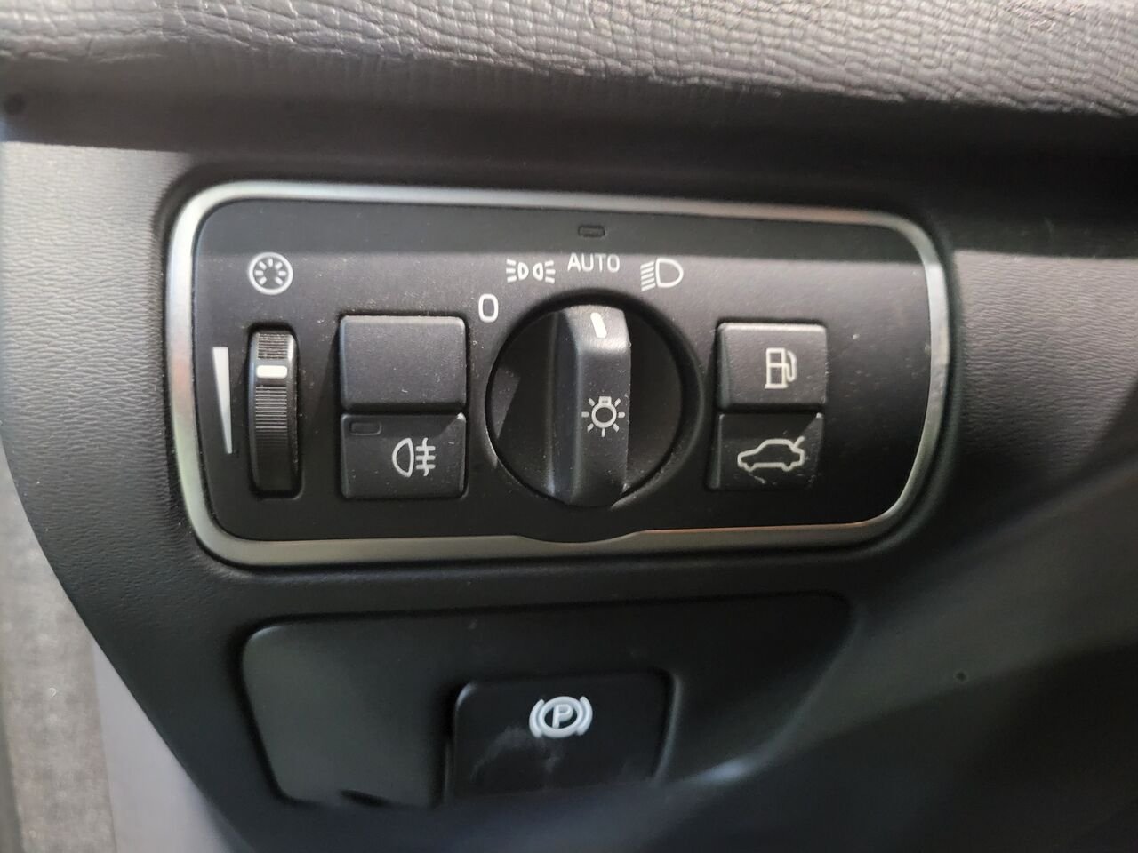 2017 Volvo XC60 Grey  - photo #16