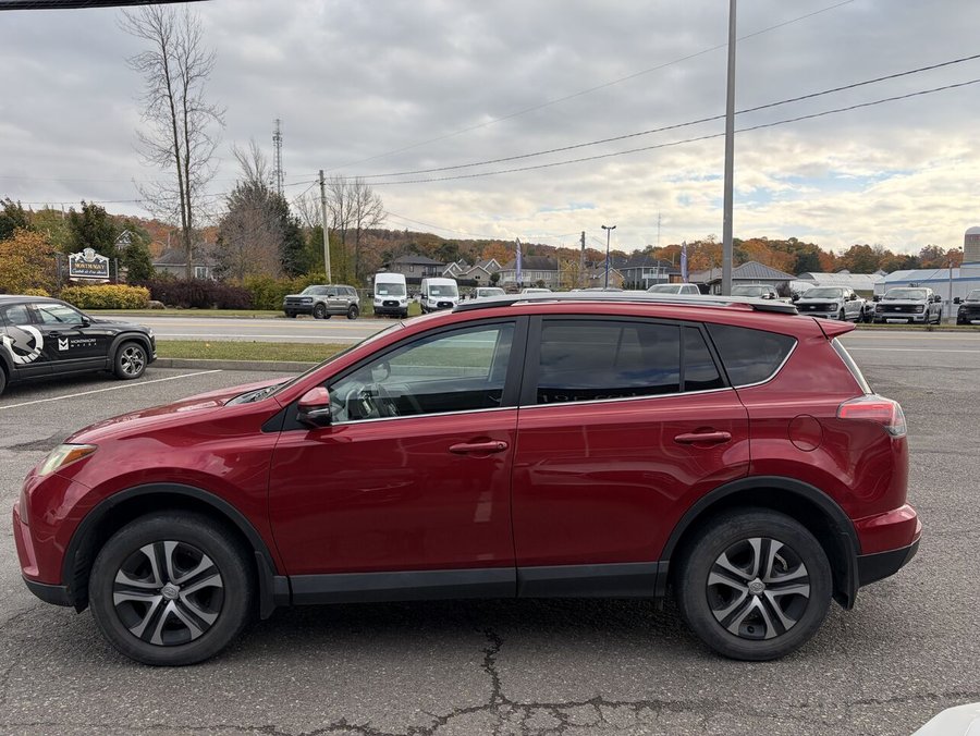 2017 Toyota RAV4 4 portes LE traction avant Red