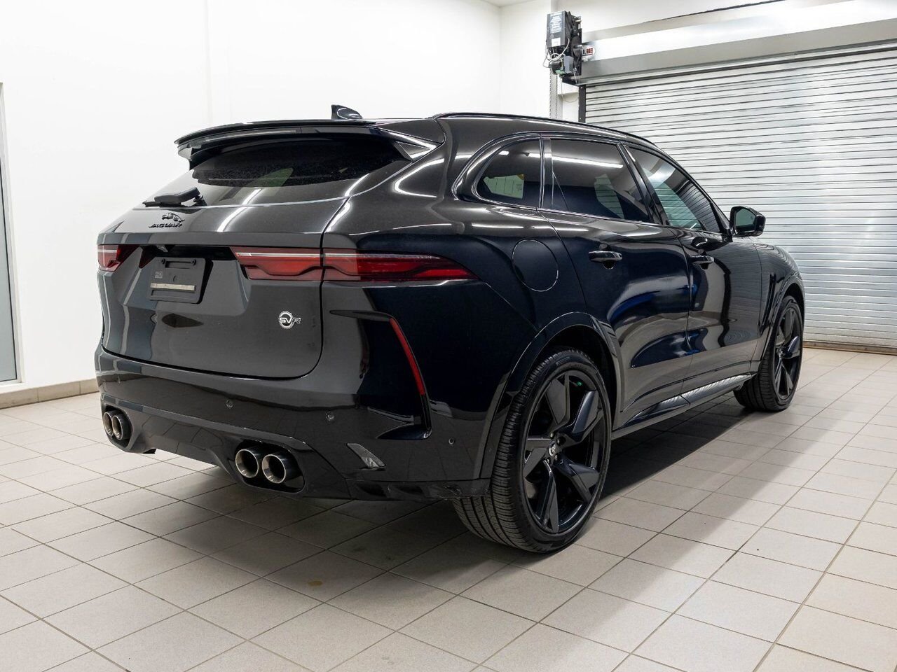 2025 Jaguar F-PACE P575 SVR EDITION AWD V8 *TOIT* NAV SIÈGES VENTIL Black Saint-Jérôme - photo #8