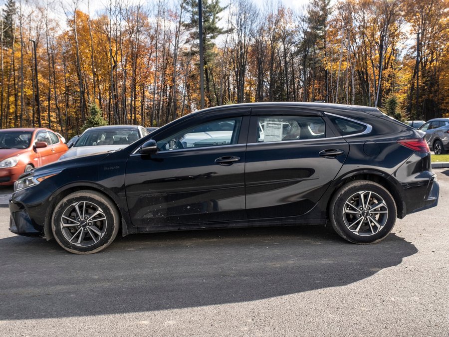 2023 Kia Forte5 EX IVT Black