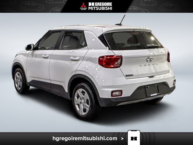 2025 Hyundai Venue White Laval - photo #5