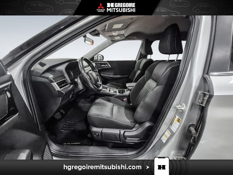 Mitsubishi Outlander 2022 Gris Blainville - photo #13