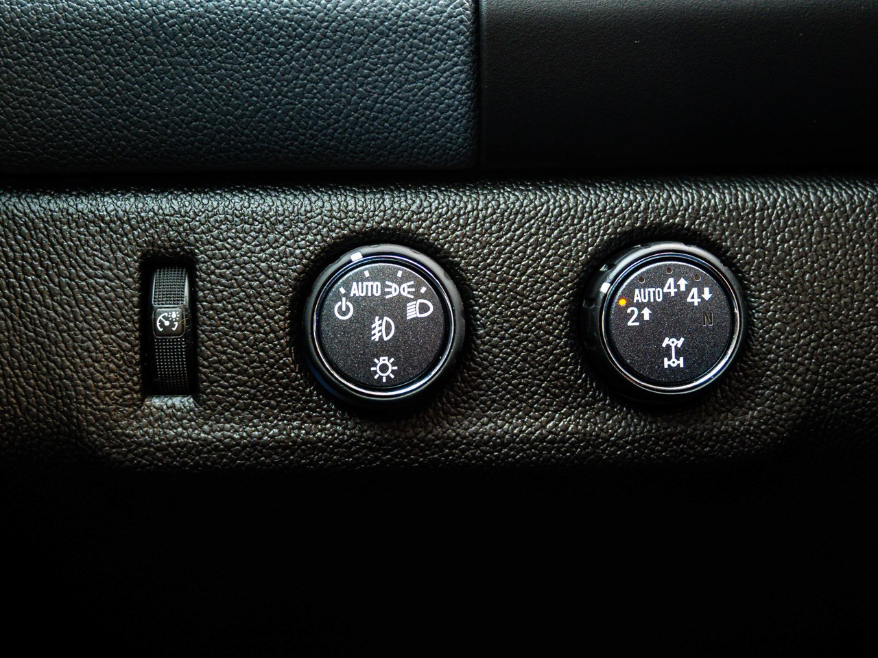 2021 Chevrolet Colorado 4WD Crew Cab 128 Z71 Blue Sherwood Park - photo #18
