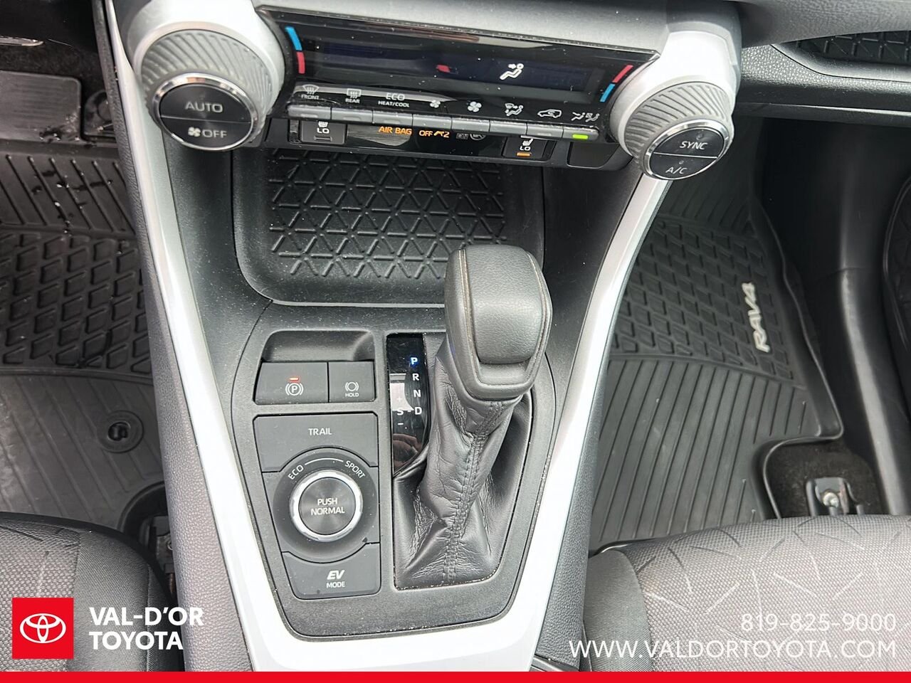 Toyota RAV4 XLE hybride 2019 Ciel argent métallisé Val-d'Or - photo #11