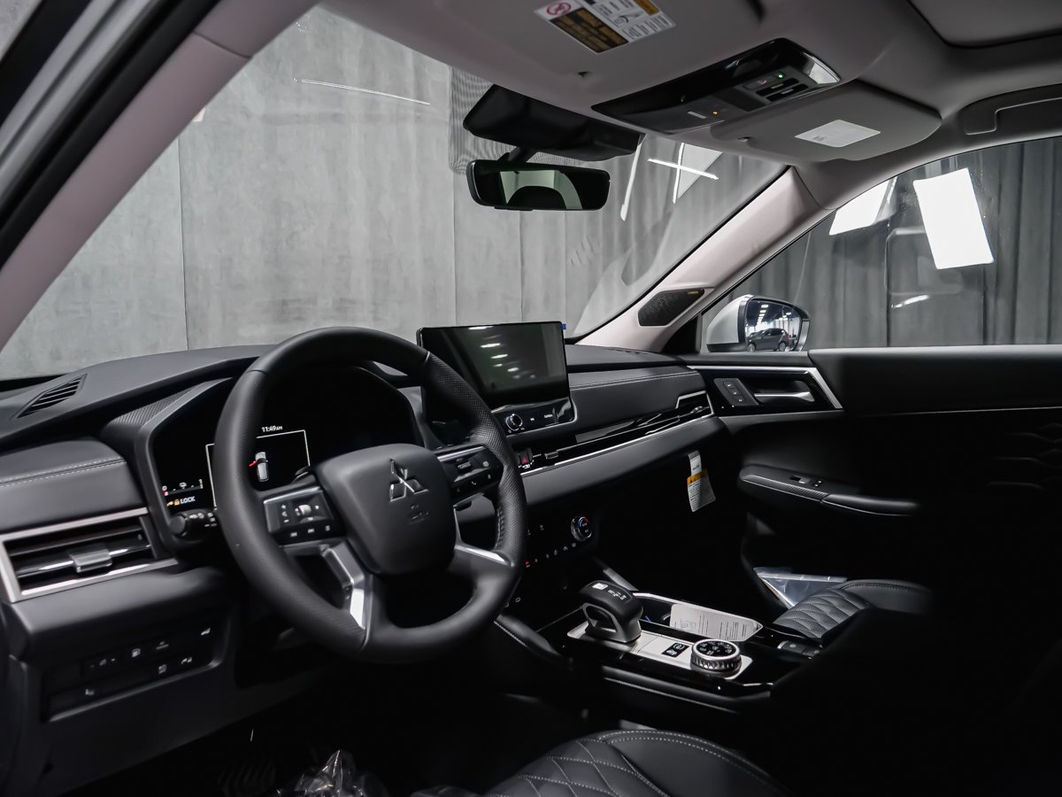 Mitsubishi Outlander PHEV GT 2026 Fini taillé diamant Noir de qualité supérieure Montréal - photo #6
