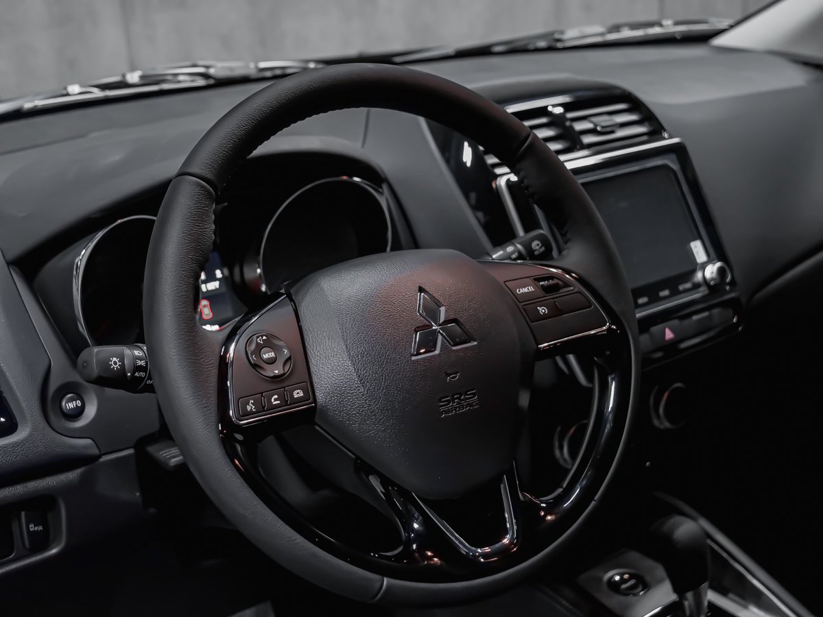 2026 Mitsubishi RVR SE Labrador Black Montreal - photo #11
