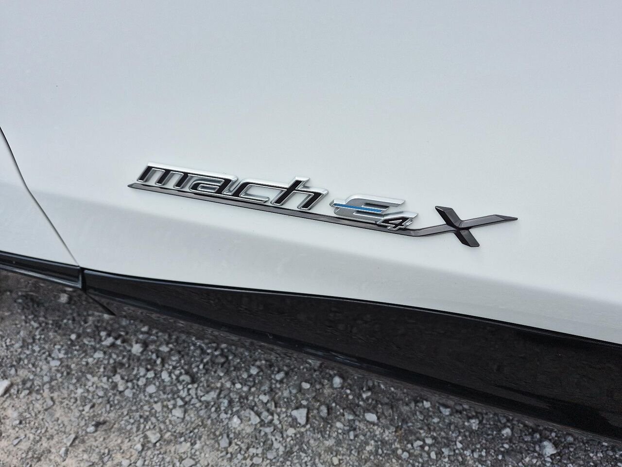2022 Ford Mustang Mach-E White Saint-Jérôme - photo #6