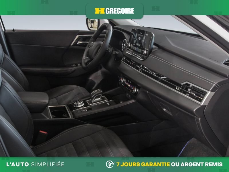 2025 Mitsubishi Outlander White Blainville - photo #31