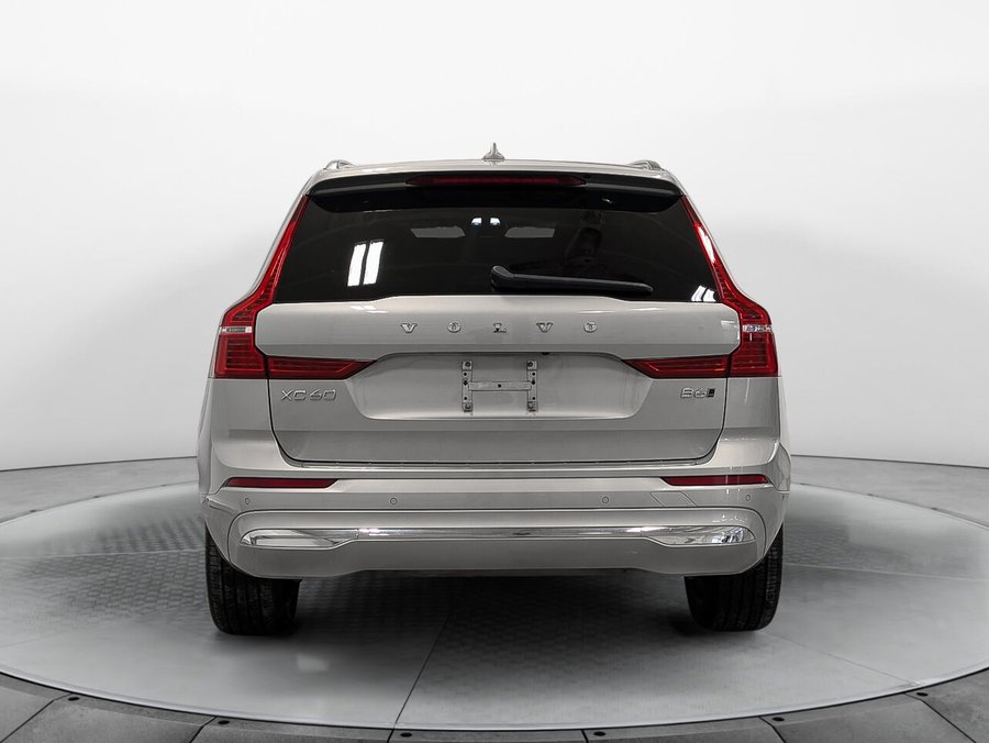 VOLVO XC60 Ultimate Bright Theme AWD Toit Pano Sièges Chauffants 2023 Gris