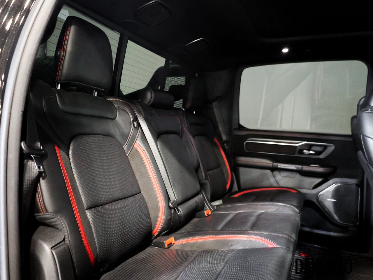 2021 Ram 1500 Black Saint-Eustache - photo #11