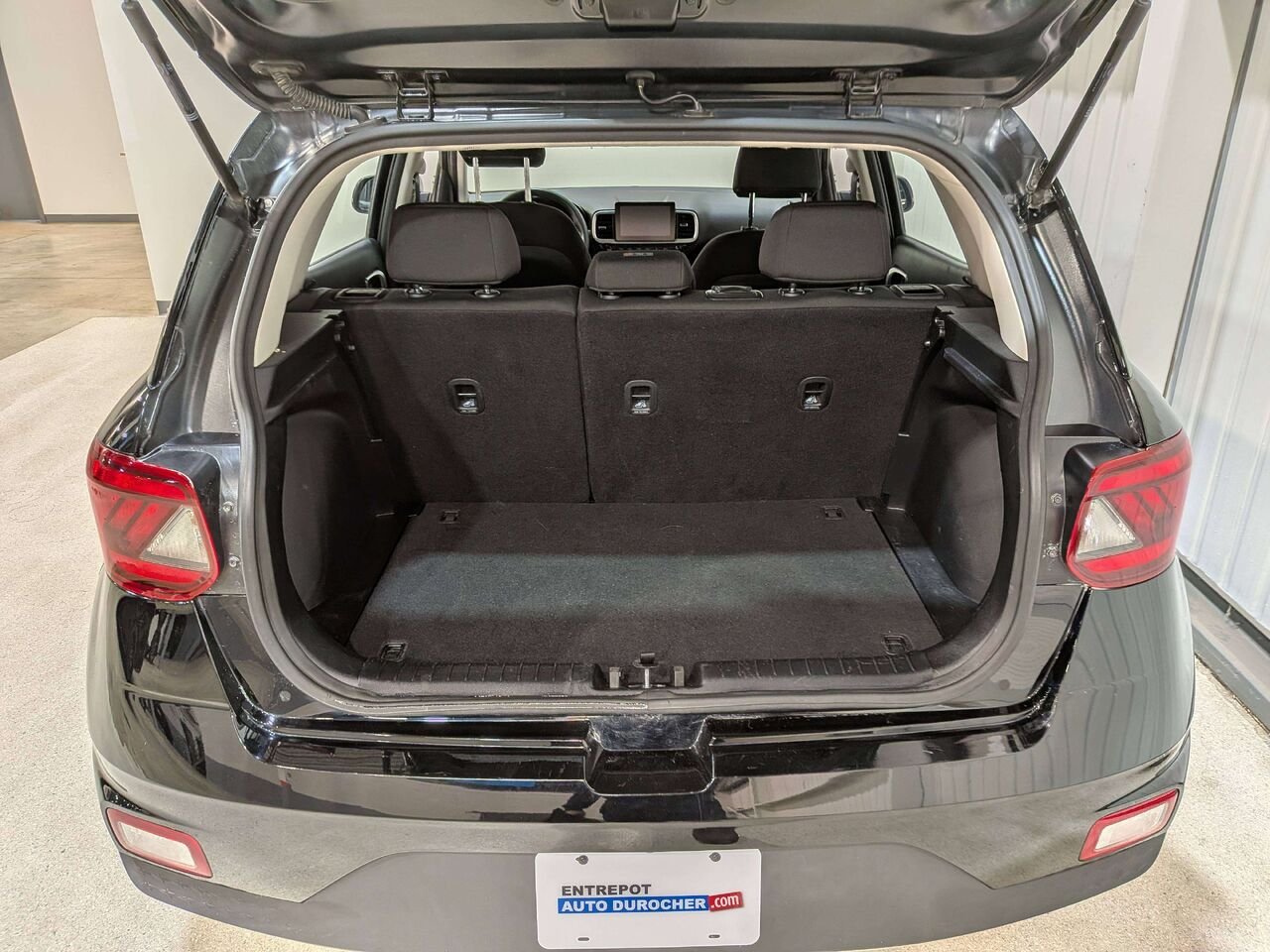 2023 Hyundai Venue Essential IVT Black Val-David - photo #8