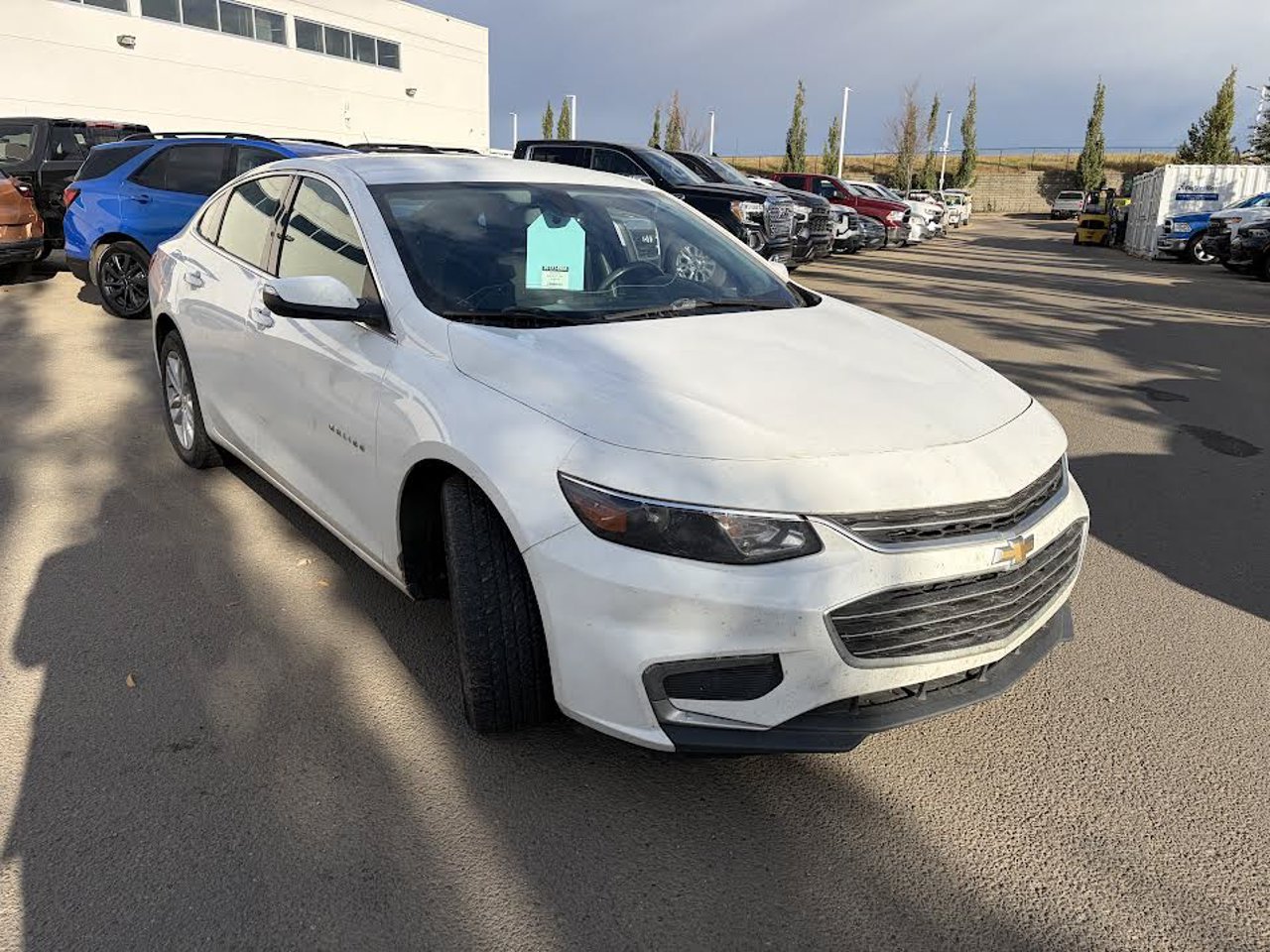 2018 Chevrolet Malibu 4dr Sdn LT w/1LT White Sherwood Park - photo #2