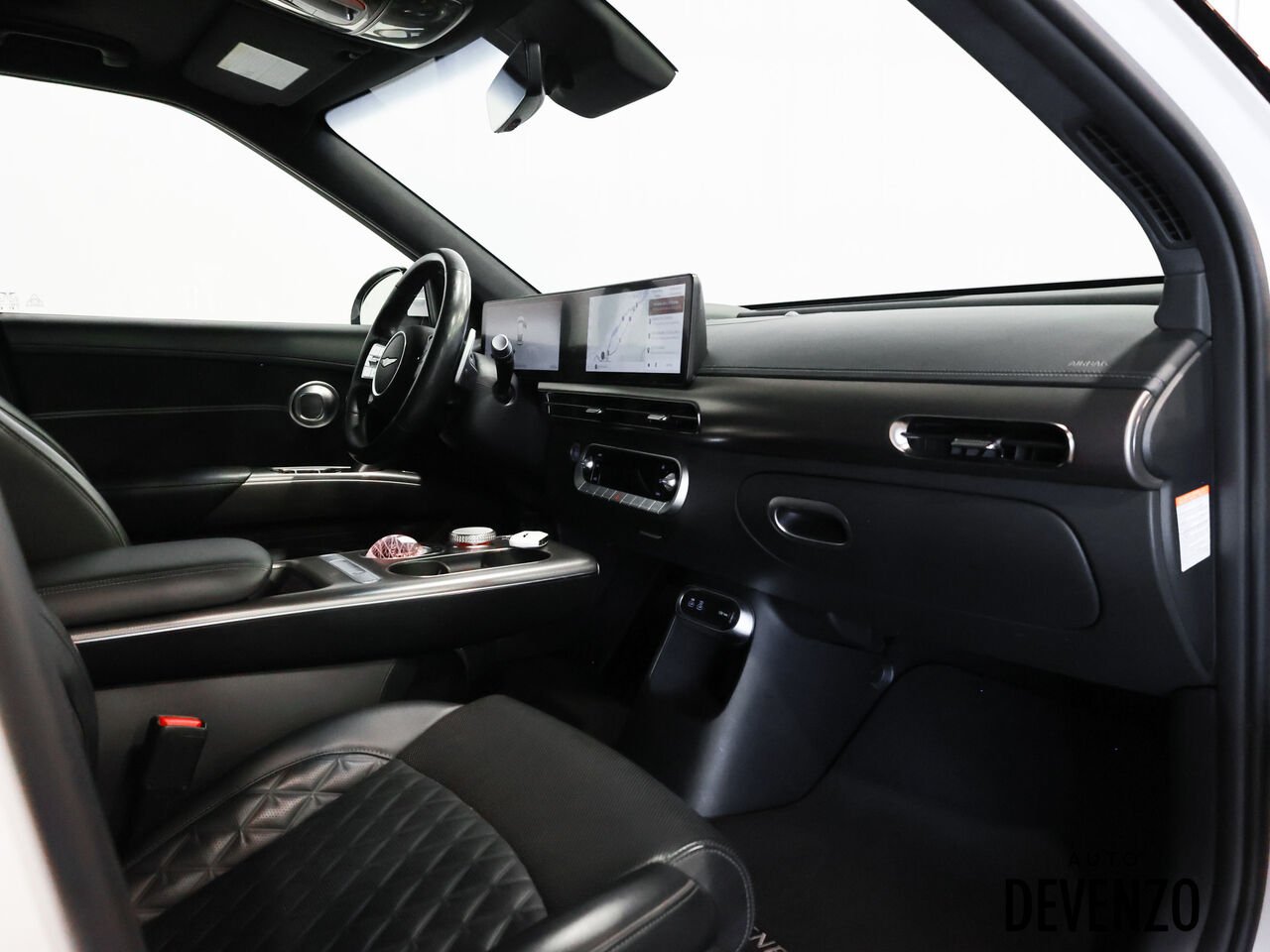 2023 Genesis GV60 White Saint-Eustache - photo #5