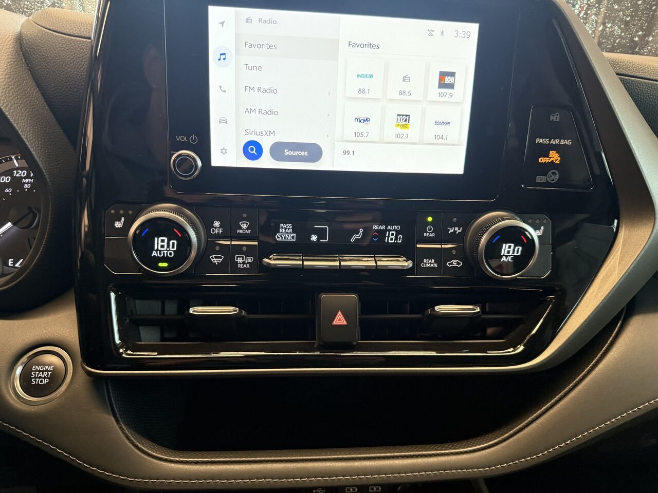 2024 Toyota Highlander Black Saint-Eustache - photo #18