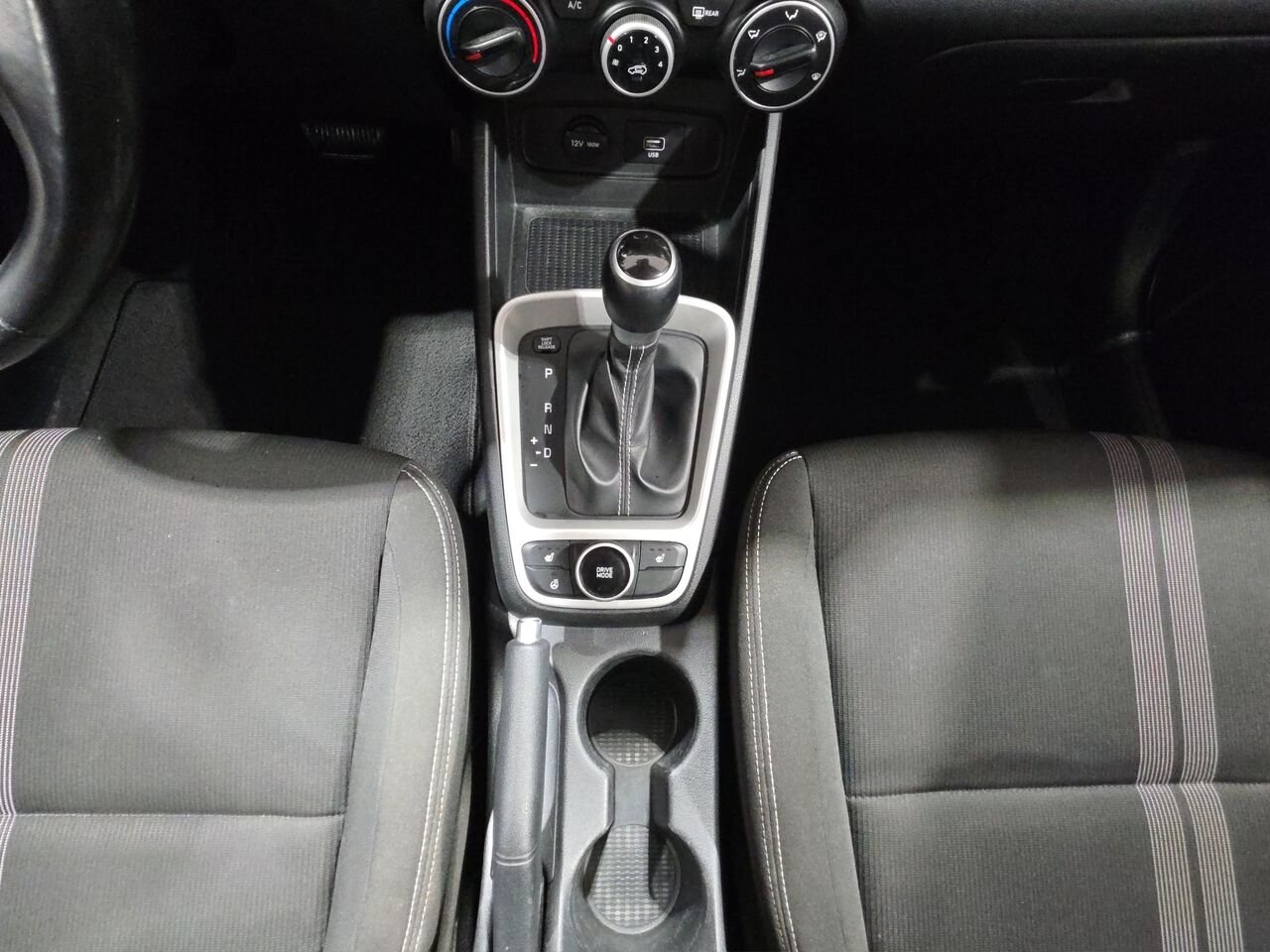 2021 Hyundai Venue Preferred IVT, volant chauffant, commande audio au volant, Apple Carplay Silver Val-David - photo #11