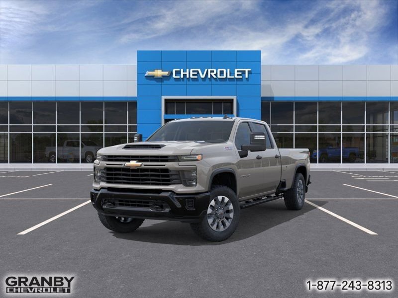 2026 CHEVROLET Silverado 2500HD K2500 HD SILVERADO CREW CAB CUSTOM L/BOX DURAMAX (1CX) | E26-1116 WHITE SANDS Granby - photo #0