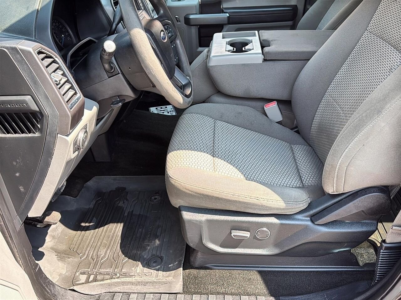 Ford Super Duty F-250 SRW XLT cabine 6 places 4RM 176 po 2017 Noir Saint-Hyacinthe - photo #8