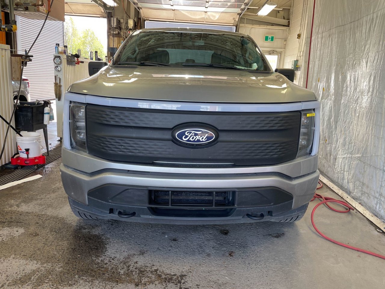 Ford F-150 Lightning XLT CREW 4X4 *GR REMORQ MAX* CHARGEUR EMB. 9.6 KW 2024 Gris Saint-Jérôme - photo #4