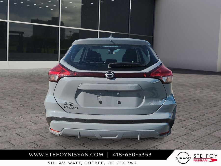 Nissan Kicks s S TA 2024 Gris