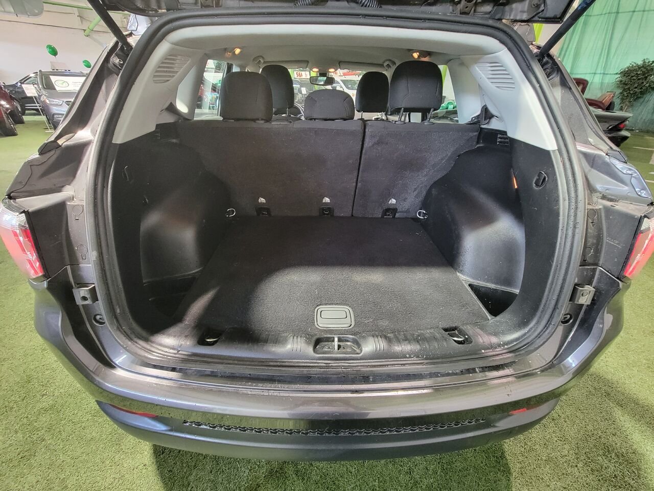 2020 Jeep Compass Black  - photo #12