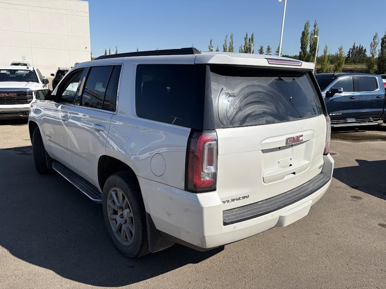 2017 GMC Yukon 4WD 4dr SLT White Sherwood Park - photo #3